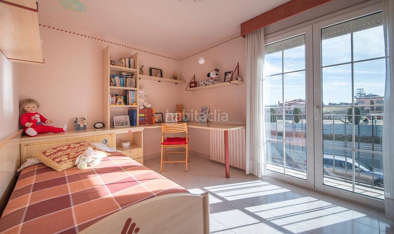 Foto 1a0687f0-b2ce-4a2a-a1a0-9c861f487bf1. Chalet encantadora casa elegante con jardín en el corazón de moja en Olèrdola