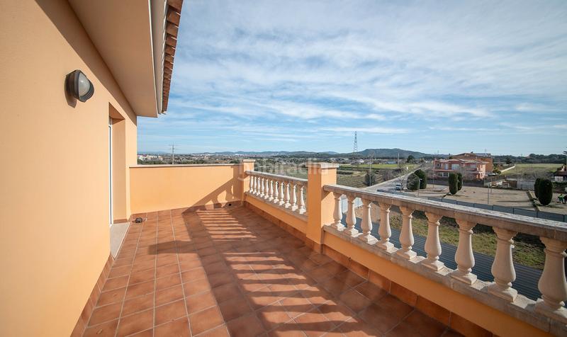 Foto 56c4808b-d39c-4e1c-b6b9-8973b833be85. Chalet encantadora casa elegante con jardín en el corazón de moja en Olèrdola