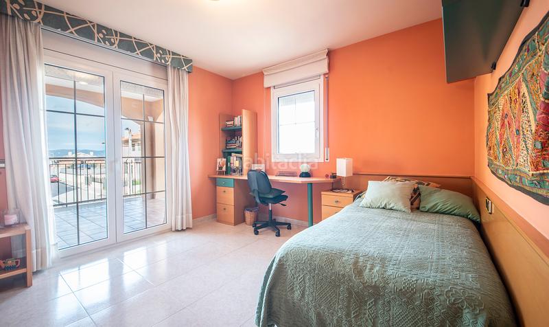 Foto 596e2331-e489-4574-9608-de3d416cde3f. Chalet encantadora casa elegante con jardín en el corazón de moja en Olèrdola