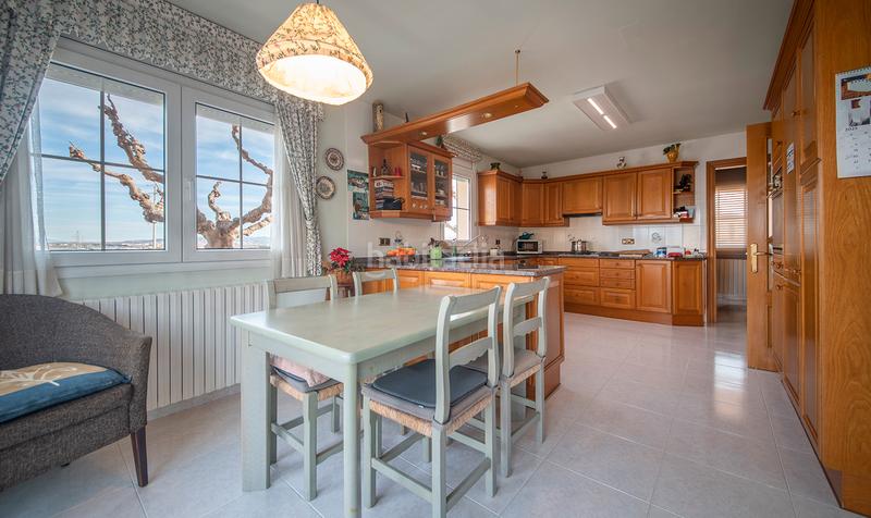Foto 5cf74eb7-26d3-41e6-97a2-04cc4e682e3c. Chalet encantadora casa elegante con jardín en el corazón de moja en Olèrdola