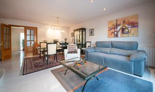 Xalet a Olèrdola. Encantadora casa elegante con jardín en el corazón de moja