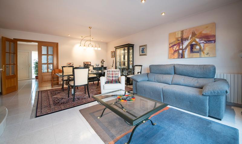 Foto 62eb54ec-921d-4b47-8683-35f20c8f9f25. Chalet encantadora casa elegante con jardín en el corazón de moja en Olèrdola