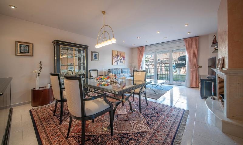 Foto 7947a8bd-c12b-4382-a2b8-3556381754c0. Chalet encantadora casa elegante con jardín en el corazón de moja en Olèrdola