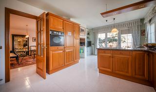 Chalet in Olèrdola. Encantadora casa elegante con jardín en el corazón de moja