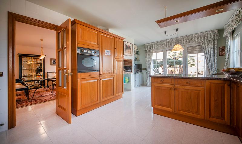 Foto b1f841cb-c99f-418d-8641-04e57bab5343. Chalet encantadora casa elegante con jardín en el corazón de moja en Olèrdola