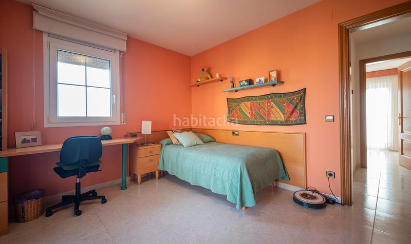 Foto c364bb02-29ba-46f7-a553-5b3a808a3491. Chalet encantadora casa elegante con jardín en el corazón de moja en Olèrdola