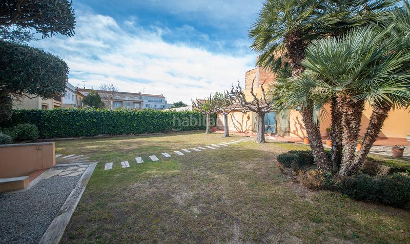 Foto dcb58cf8-dda4-48f3-b5c0-e402fc270f25. Chalet encantadora casa elegante con jardín en el corazón de moja en Olèrdola