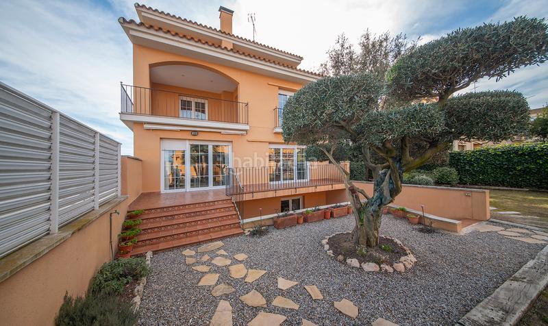 Foto f143200b-69b2-4367-a3b6-08966bd683ae. Chalet encantadora casa elegante con jardín en el corazón de moja en Olèrdola