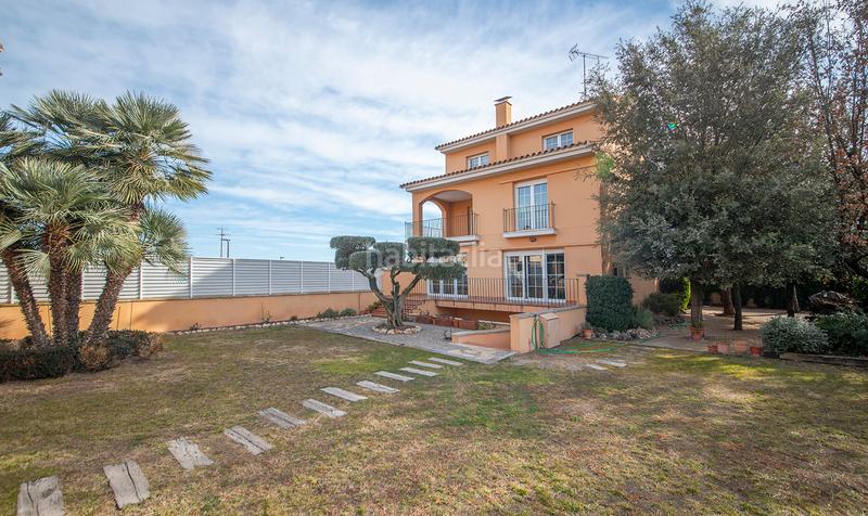 Foto f5c1003b-15bf-4d2b-ac2a-d937d7ce5519. Chalet encantadora casa elegante con jardín en el corazón de moja en Olèrdola