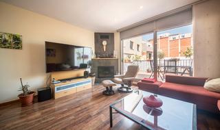 Semi detached house  Carrer de la beneficència. Casa adosada con piscina en el centro histórico de vilafranca de