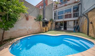 Casa adossada  Carrer de la beneficència. Casa adosada con piscina en el centro histórico de vilafranca de