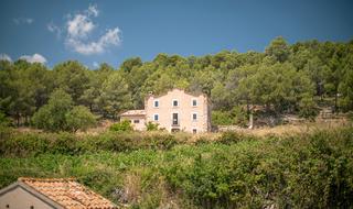 Casa a Carrer l'avella 17. Casa a estrenar para terminar a tu gusto con 3.800 m2 de parcela