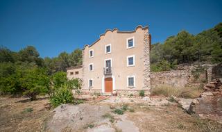 Casa a Carrer l'avella 17. Casa a estrenar para terminar a tu gusto con 3.800 m2 de parcela