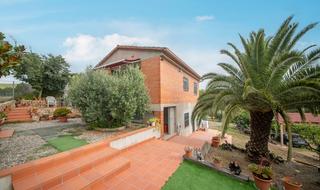 Casa  N/a. Vivienda con negocio avícola en el alt penedès