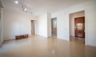 Piso en Centre Vila. Vivienda práctica y acogedora al lado del hospital