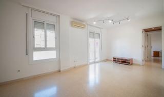 Pis a Centre Vila. Vivienda práctica y acogedora al lado del hospital
