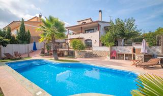 Casa  Carrer de l'alzina. Espectacular casa unifamiliar con piscina en daltmar