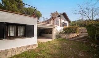 Casa  Carrer cadí. Casa con encanto, gran terreno y vistas en mediona
