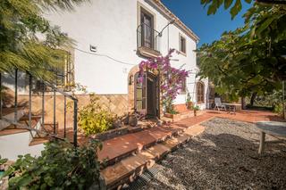 Haus  Carrer l'avella. Una masía con alma, entre mar y montaña