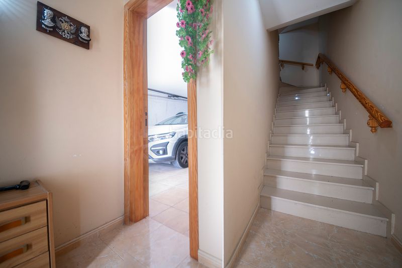 Foto e68dc7e3-34f8-46a9-8ef8-6a565c2c6f09. Casa adosada amplia casa pareada con jardín y gran garaje en Mediona