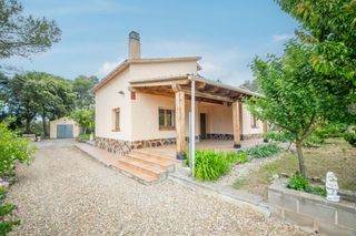 Casa in Querol. Encantadora casa con gran parcela y vistas panorámicas en mas be