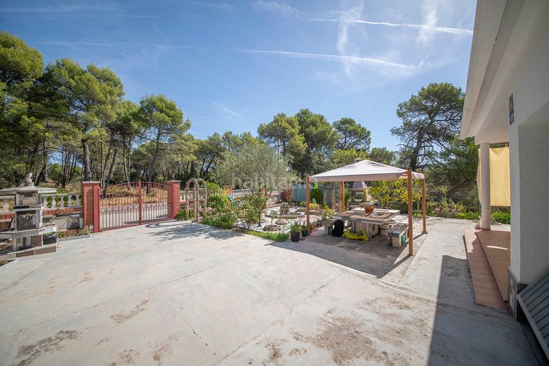 Foto 3791c310-6e7b-4662-a973-1504193eb094. Casa amb xemeneia aparcament a Querol