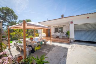 Maison  Carrer sant isidre. Un hogar rodeado de naturaleza en mas bermell