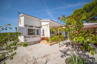 Casa  Carrer sant isidre. Un hogar rodeado de naturaleza en mas bermell
