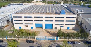 Rent Industrial building in Carrer de ferrer i guàrdia 26. Nave industrial aislada con una superficie de 11.832 m² de parce