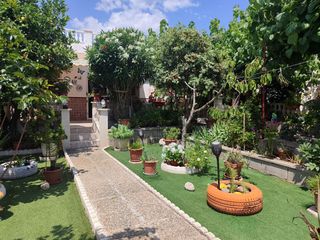 Chalet en Sant Pere i Sant Pau. Casa en urbanización próxima a tarragona