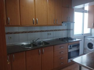 Pis a Sant Pere i Sant Pau. Piso 3 hab. reformado y amueblado