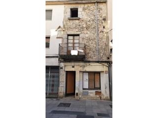 Casa a Major 11. Casa semirestaurada en venta en cassà de la selva