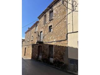 Casa a Lladó. Espectacular casa de piedra para reformar en el alt empordà