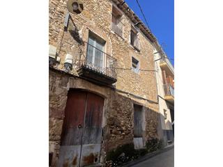 Casa in Lladó. Espectacular casa de piedra para reformar en el alt empordà