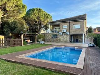 Casa a Bosc 21. Casa con piscina en riudellots de la selva