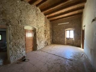 Casa  Costa brava. Casa de piedra esquinera en corçà