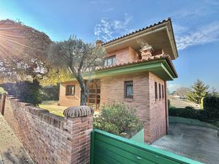 Haus in Palau. Casa con jardín en palau