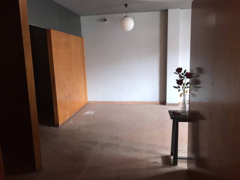Foto f957fcdf-a3d8-4a9f-9dd4-6d86c785b96f. Local comercial a Banyoles