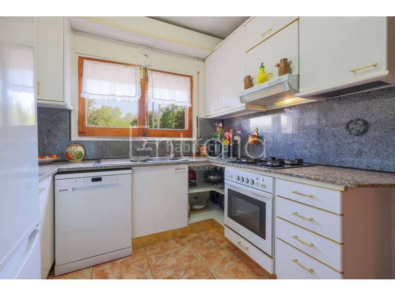 Foto 42bf4898-4b17-4f9b-8e1c-2783f111d6ff. Casa amb calefacció aparcament piscina a Cervià de Ter