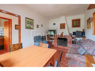 House  Calle orient. Casa en venta en jafre actualmente son dos viviendas.