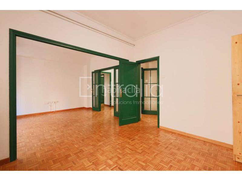 Foto 0a7db215-4813-48bc-beeb-039d3c613c45. Piso  en venta capital en Eixample Nord Girona