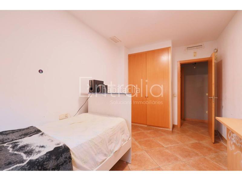 Foto badafe1d-a026-4e2f-a593-9bc39f6f6de9. Pis amb calefacció aparcament a Bescanó