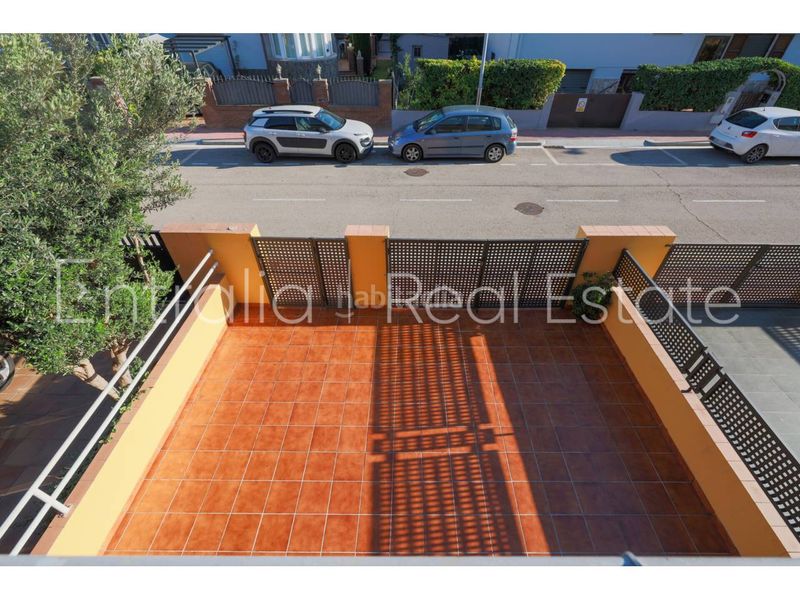 Foto 560d3a1a-8644-4d6e-b2e7-30aa4e123f73. Casa adossada amb calefacció aparcament a Vilamalla