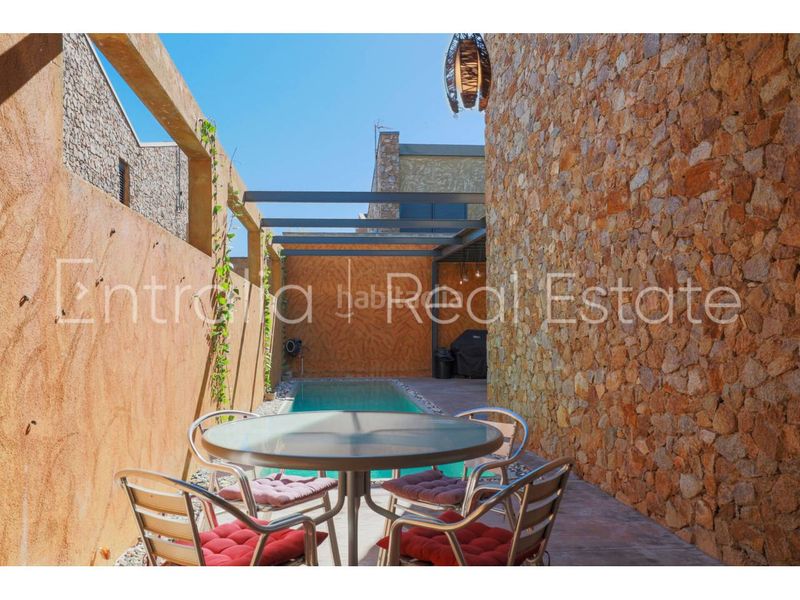 Foto f1dbcba6-a718-40e2-92d2-d0576ff59135. Casa amb calefacció aparcament piscina a Albons