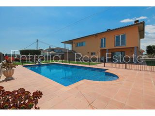 Maison  Calle riu muga. Casa en venta en vilamalla