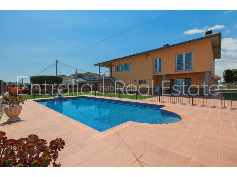 Foto 1dd7fc93-c16d-482d-804b-cb82964f00b5. Casa amb aparcament piscina a Vilamalla