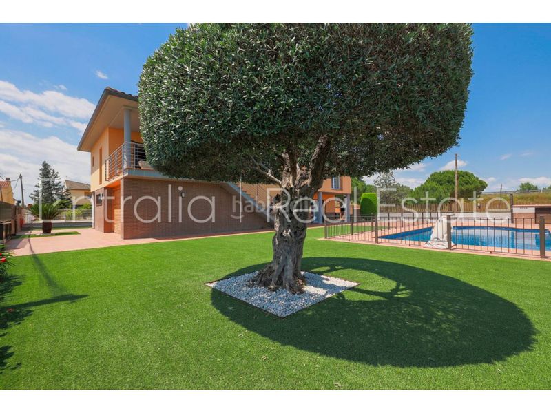 Foto 3f494a71-350a-4fee-abb6-b34d7b317875. Casa amb aparcament piscina a Vilamalla