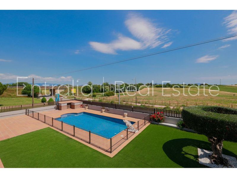 Foto 50cd23a7-7373-4308-9a56-70a346a276cb. Casa amb aparcament piscina a Vilamalla