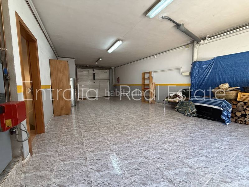 Foto 014bd7ee-8a5d-44cc-bc4a-09852d4a7c99. Casa adossada amb calefacció aparcament a Campdevànol