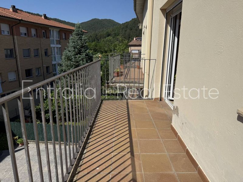Foto 556449d3-59f1-4299-bfb6-5baf7b816e3c. Casa adossada amb calefacció aparcament a Campdevànol